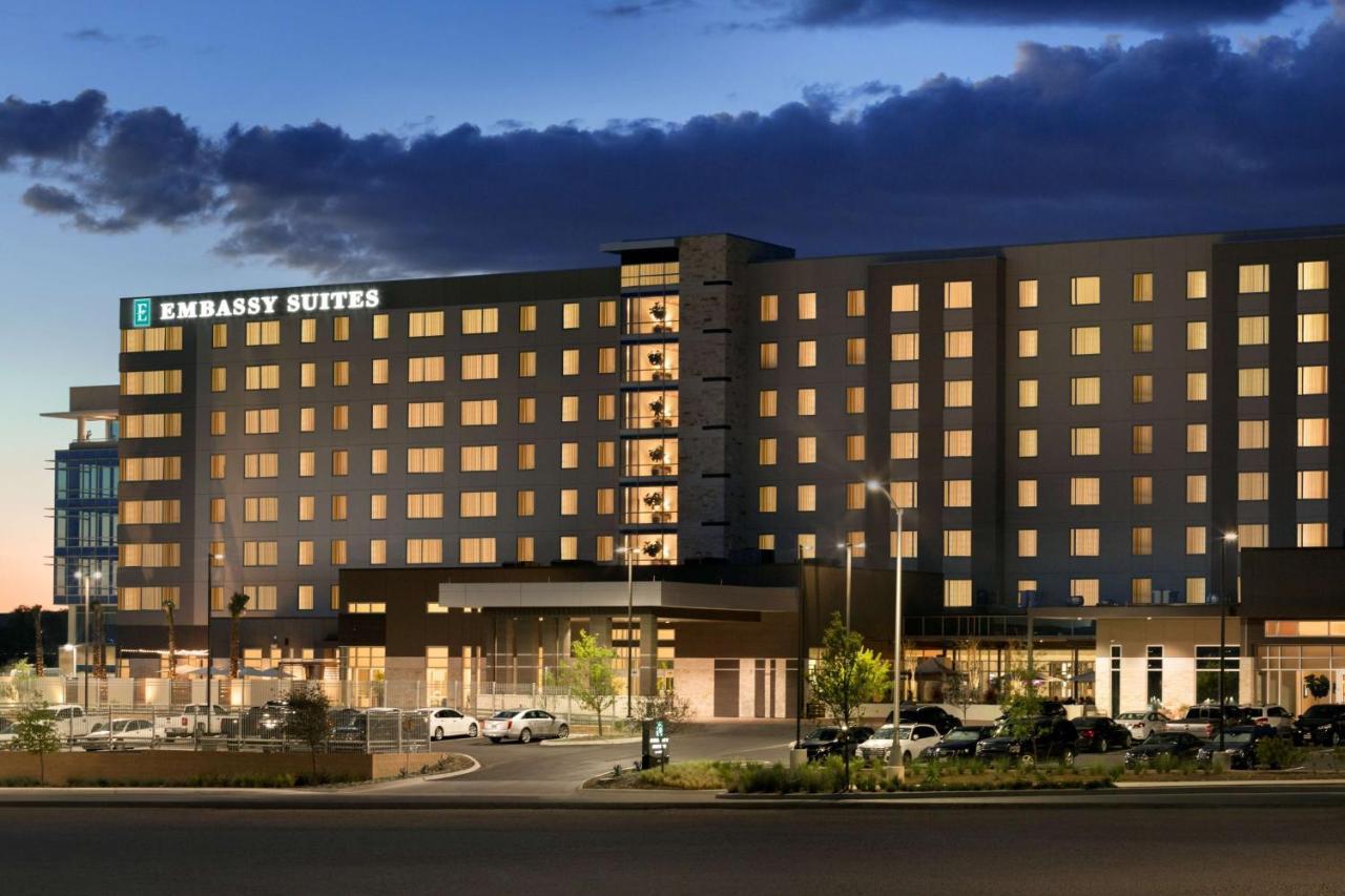 Embassy Suites By Hilton San Antonio Landmark Exterior photo